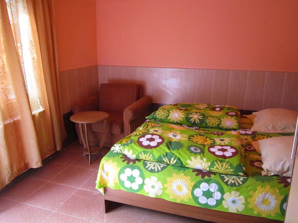 Guesthouse 97 In Batumi Батуми Номер фото