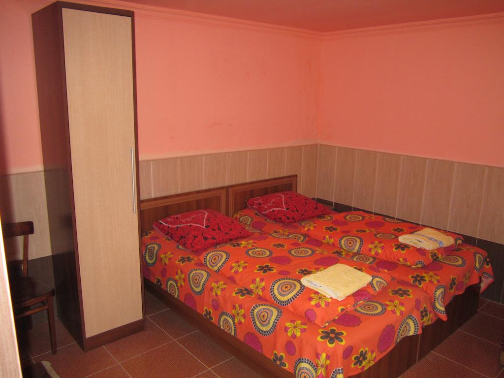 Guesthouse 97 In Batumi Батуми Номер фото