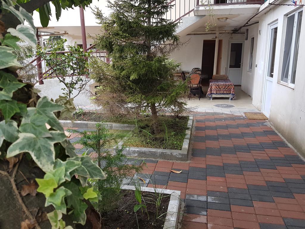 Guesthouse 97 In Batumi Батуми Экстерьер фото
