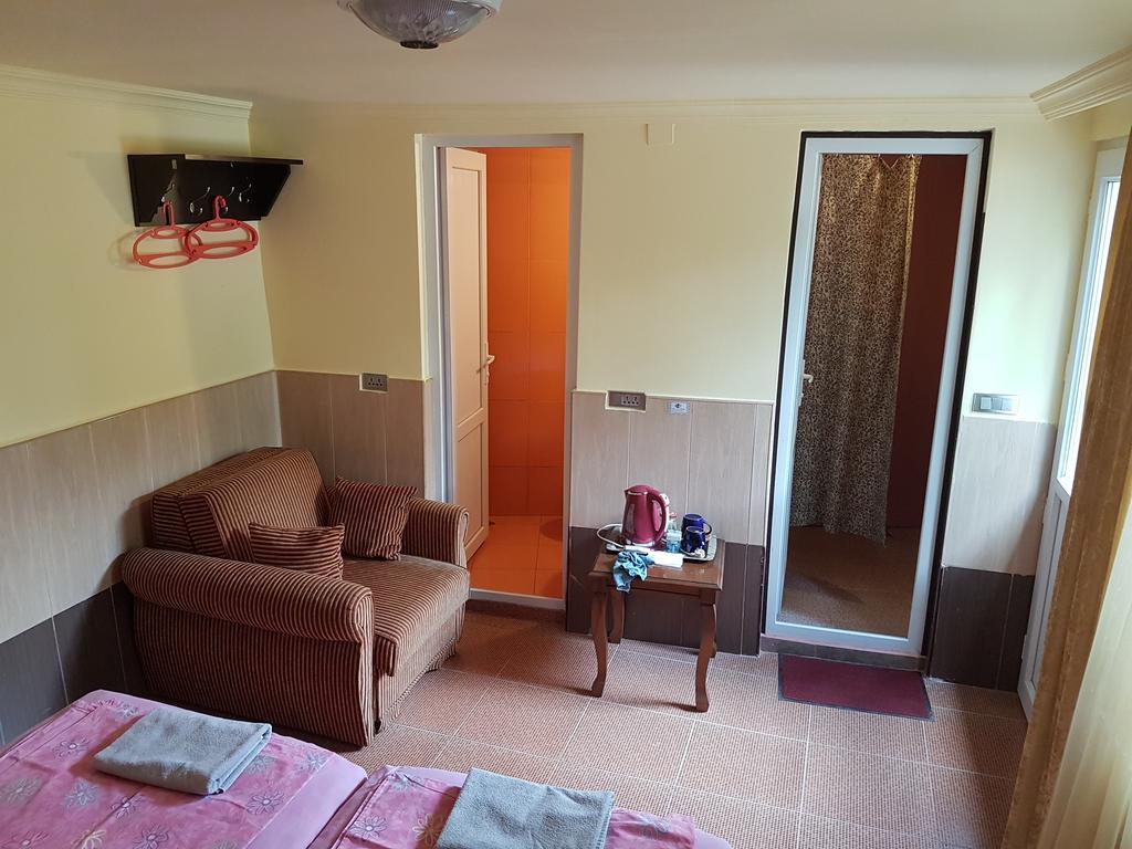 Guesthouse 97 In Batumi Батуми Экстерьер фото