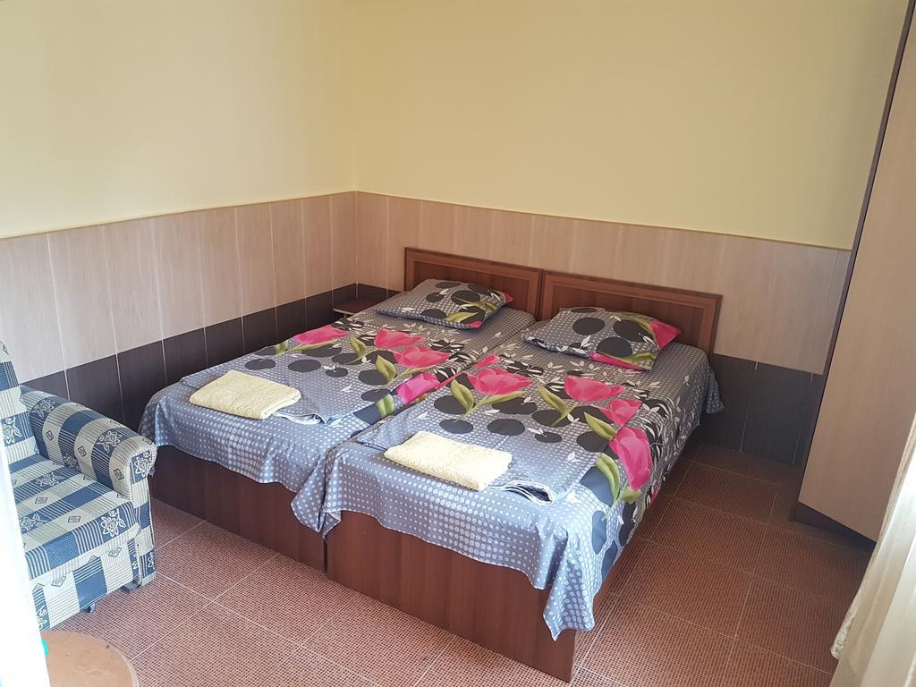 Guesthouse 97 In Batumi Батуми Экстерьер фото