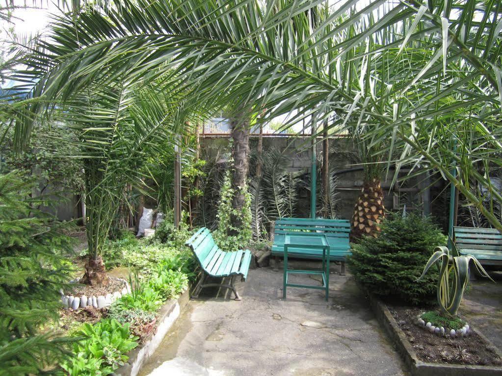 Guesthouse 97 In Batumi Батуми Экстерьер фото