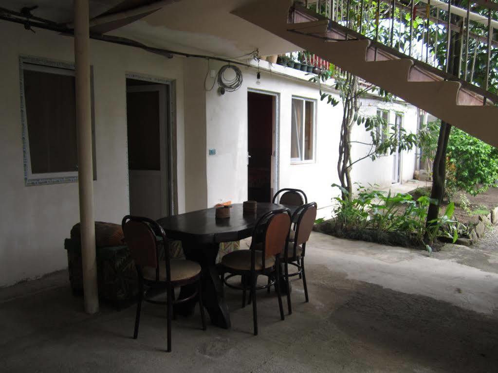 Guesthouse 97 In Batumi Батуми Экстерьер фото