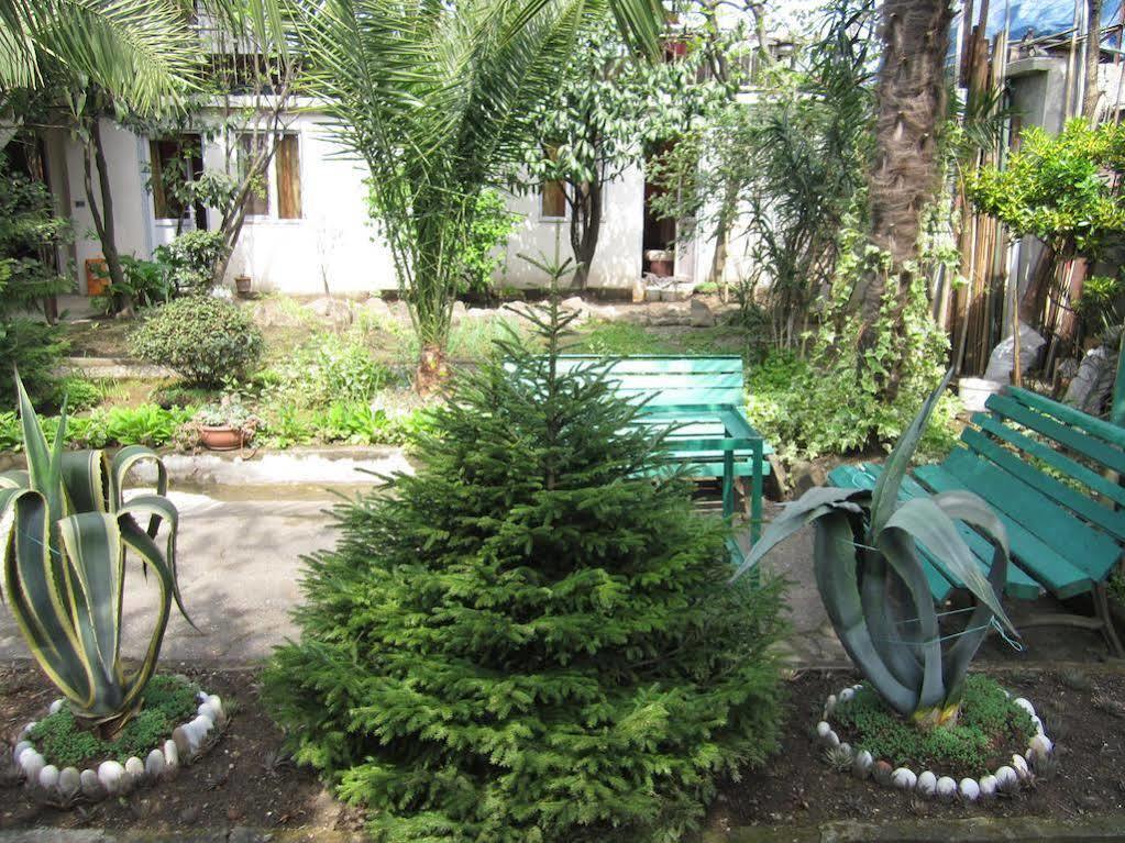 Guesthouse 97 In Batumi Батуми Экстерьер фото